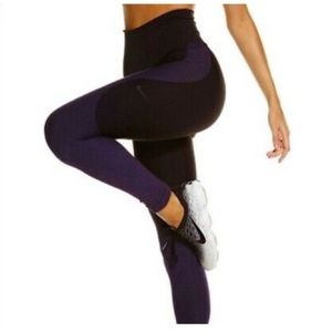 Nike ZONED SCULPT Woman’s training Tights.